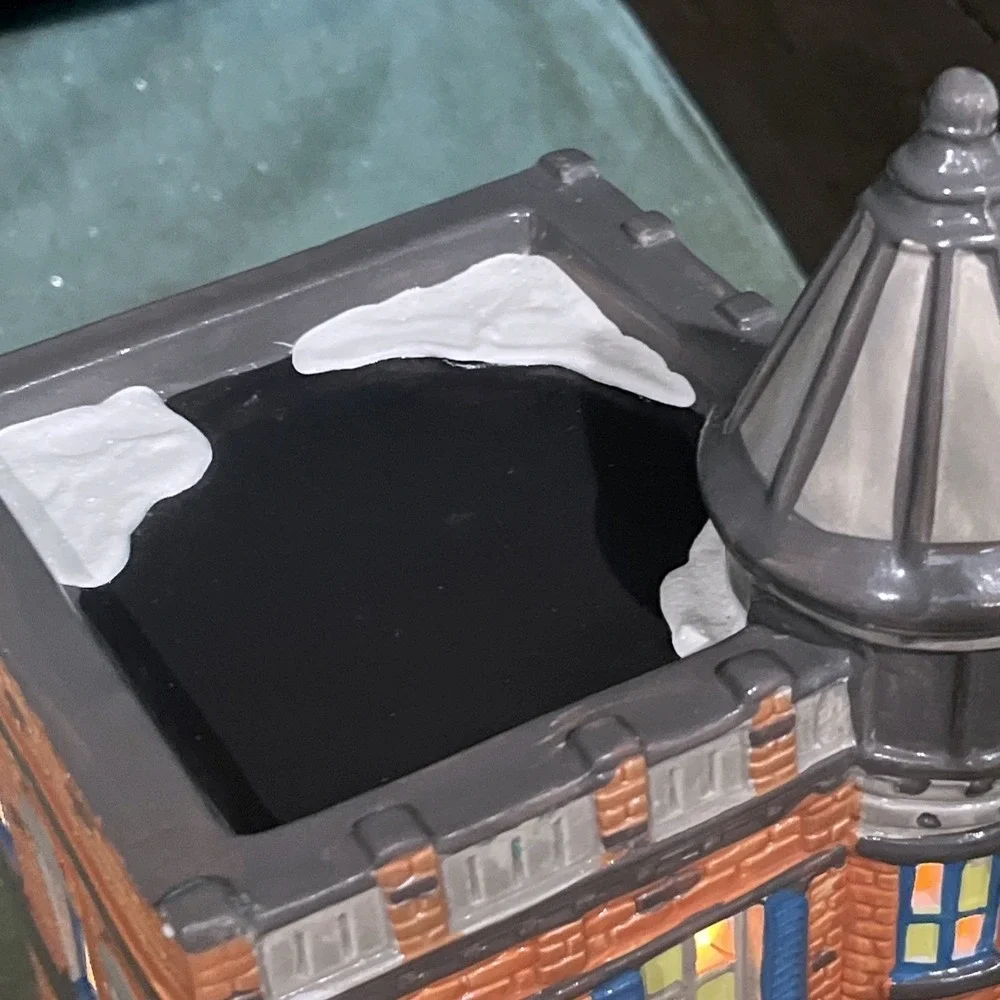 DEPT 56 Snow Village CORNER CAFE #5124-1 w/ Light~Retired